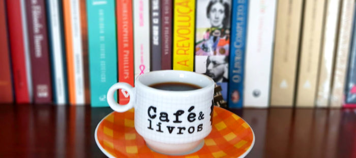 livros e cafe